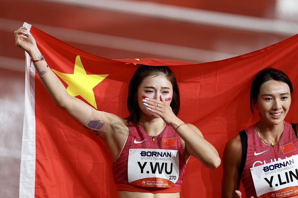 拥有2000多名自主研发人员。介绍图片