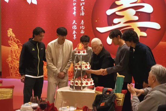 因为目前很多玩家都还在排队等着进行今年会下载展示图片