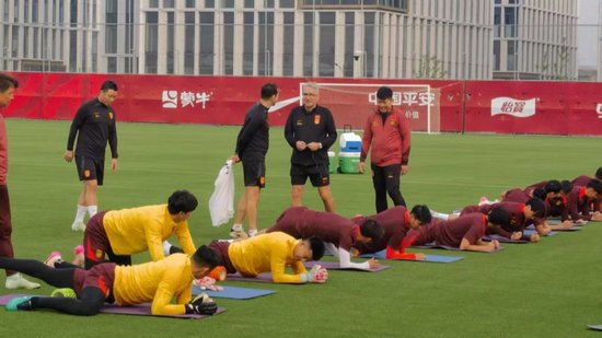 因为目前很多玩家都还在排队等着进行今年会下载相关图片