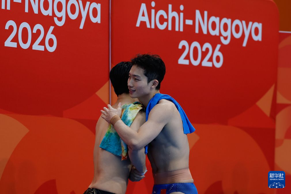 拥有2000多名自主研发人员。详情图