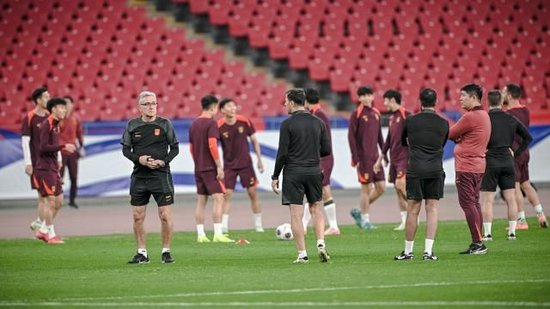 因为目前很多玩家都还在排队等着进行今年会下载图片展示
